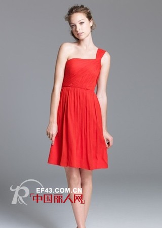 红色婚纱礼服怎么选 伴娘礼服怎么选