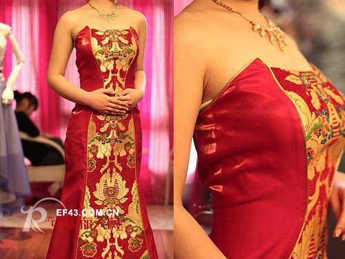 红色婚纱礼服选购的注意事项