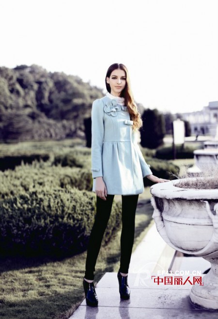 修身长款毛呢外套适合什么身材的人穿