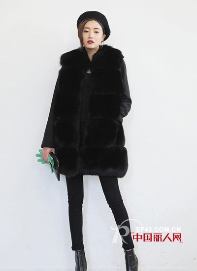 皮草外套怎么搭配 黑色皮草怎么搭配