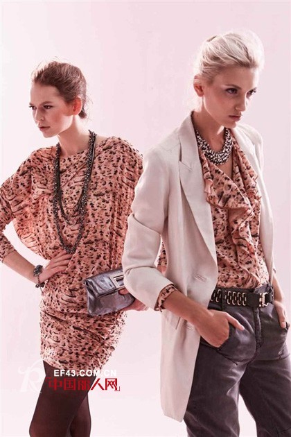 豹纹元素让各种春季单品充满狂野气息