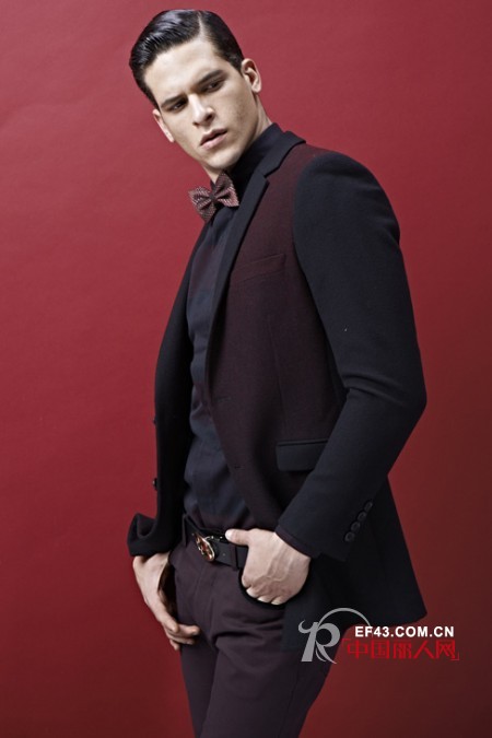 跟天天爸爸张亮学搭配 黑色与酒红色怎么搭配