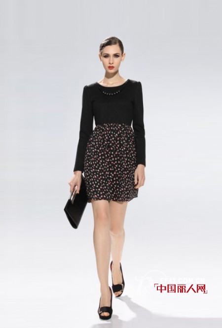 春季显瘦搭配有妙计 必败黑色连衣裙单品