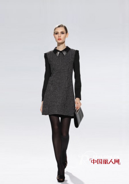 春季显瘦搭配有妙计 必败黑色连衣裙单品