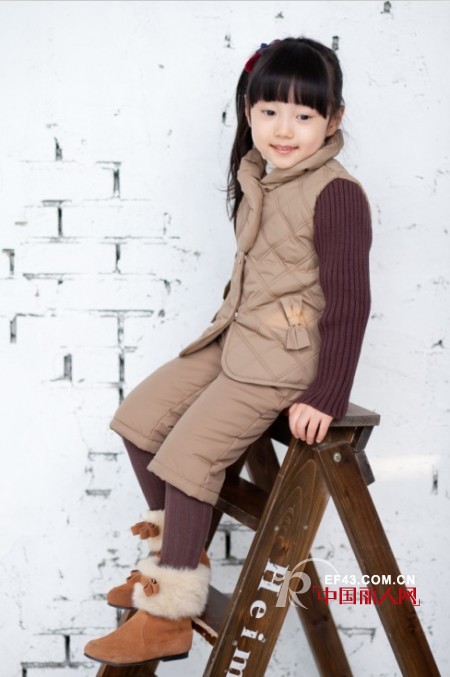 卡其色童装配什么颜色好看 卡其色怎么搭配好看