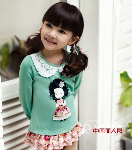 打底衫什么样式比较流行 短裙配什么打底衫好看