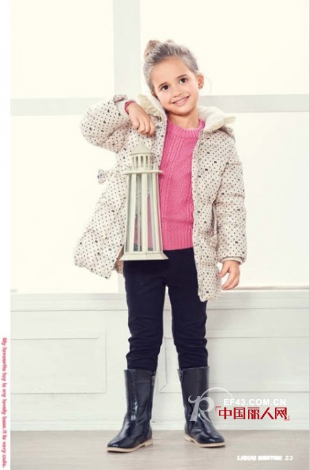 过年给孩子准备什么服装呢 儿童最适合什么款式