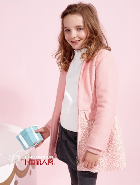 粉色服装搭配什么颜色好看 粉色羽绒服,呢子大衣怎么搭配