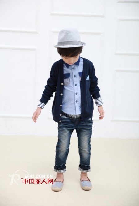 早春季节穿什么好看 宝蓝色童装怎么搭配