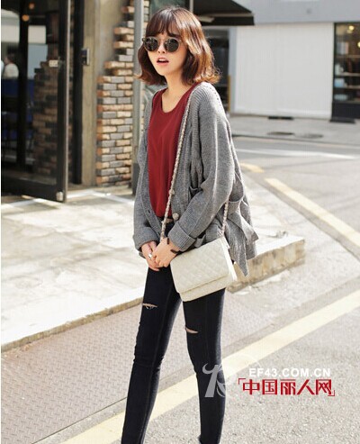 时尚街拍:毛衣开衫+紧身裤  秋日显瘦就这么穿