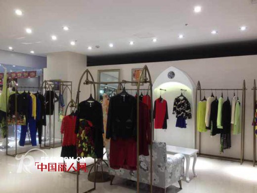 恭贺:艺术女装“迪斯廷.凯”苏州石路国际商场店开业