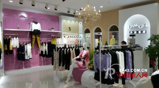 丹诗格尔十一黄金周喜迎新成员 深圳北站店盛大开业