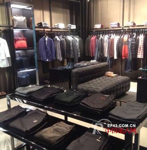 VFCOOO威蔻男装进驻成都双流机场商业区