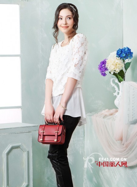 白色连衣裙,T恤衫时尚搭配 清新色彩减龄百搭