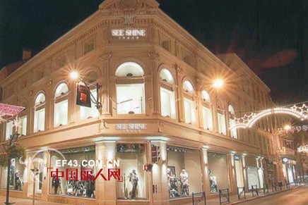 斯贤意式女装店铺风格  打造奢华购物体验