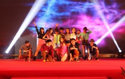 玛卡西尼2013年度表彰大会暨2014年出征晚会激情上演