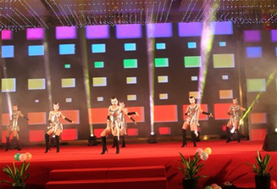 玛卡西尼2013年度表彰大会暨2014年出征晚会激情上演