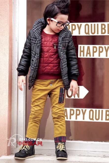 黑色外套配什么裤子好看 黑色配什么颜色好