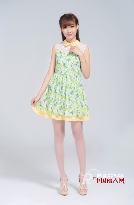 翻领无袖连衣裙好看吗 夏季碎花连衣裙新款推荐