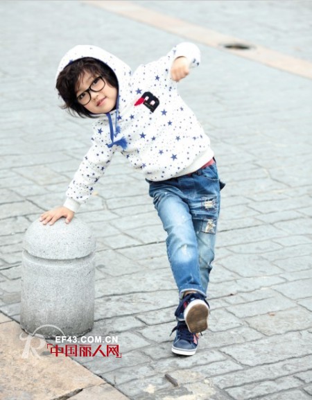 上小学的孩子该穿什么童装 哪个童装品牌比较适合小学生