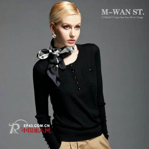 黑色套头衫显瘦百搭 演绎街头时尚风