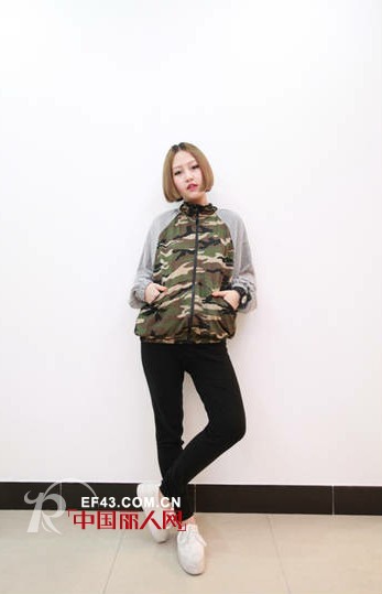 迷彩外套怎么搭配 迷彩外套搭配什么裤子