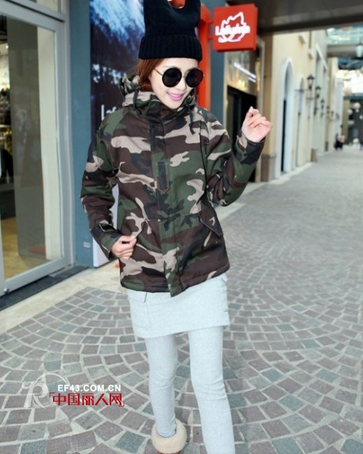 迷彩外套怎么搭配 迷彩外套搭配什么裤子