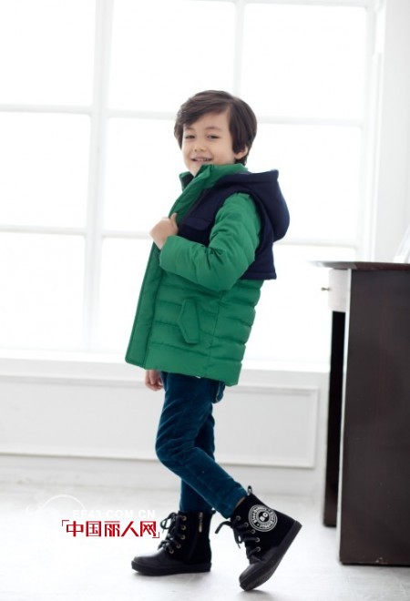 孔雀绿是什么颜色 孔雀绿搭配什么颜色好看