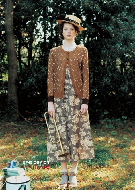 森女系长裙怎么搭配 连衣长裙搭配方式