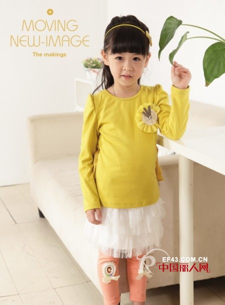 单件服装怎么搭配 童装长T配什么裤子