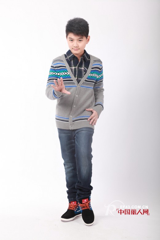 “offside越位”少年装巧搭配 抵御寒流精彩不停