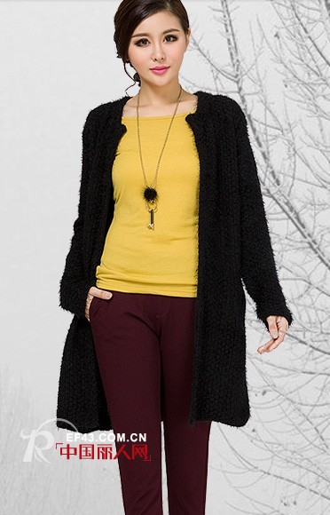 酒红色裤子配什么上衣