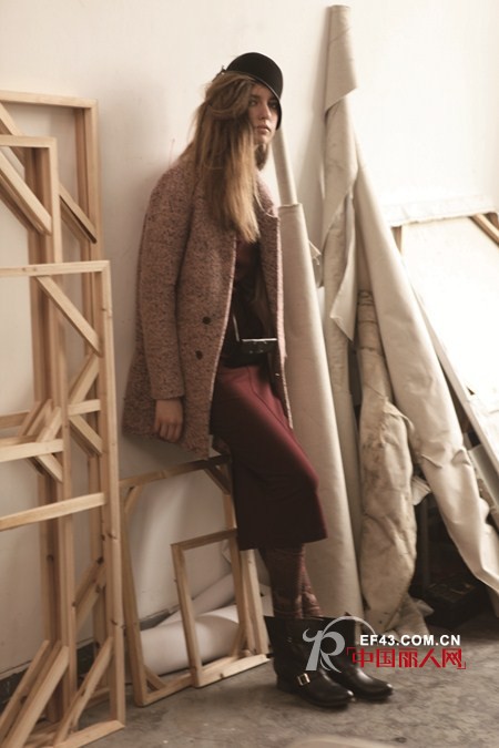 时尚个性潮流服装怎么搭配 个性呢子大衣搭配