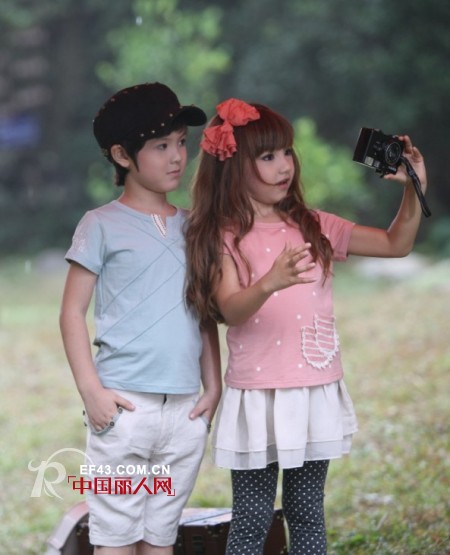 夏天最流行什么颜色粉色or蓝色T恤搭配