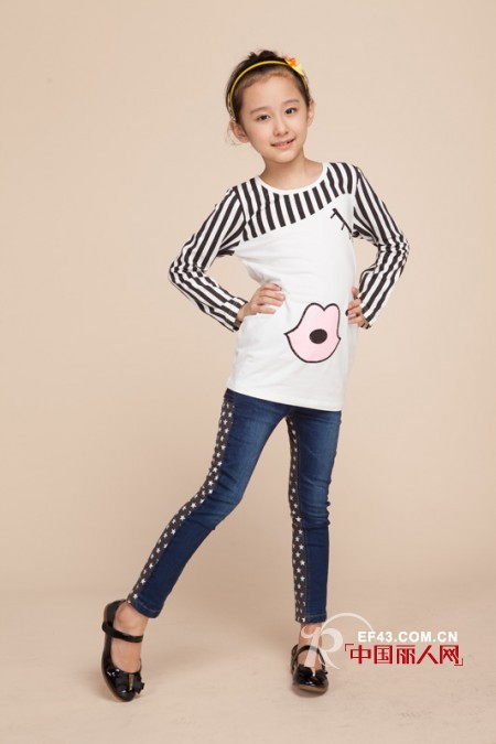 长袖T恤搭配什么裤子好看 T恤搭配牛仔裤还是休闲裤好