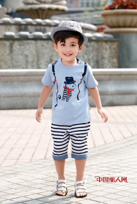 什么款式帽子比较时髦 夏天帽子搭配什么服装好看