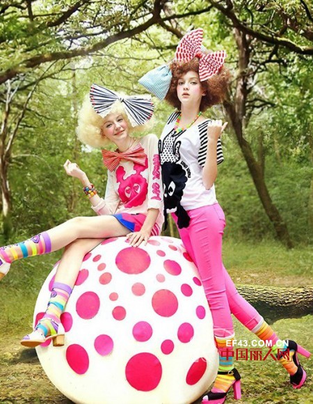 什么款式比较的显年轻 哪个女装品牌比较年轻化