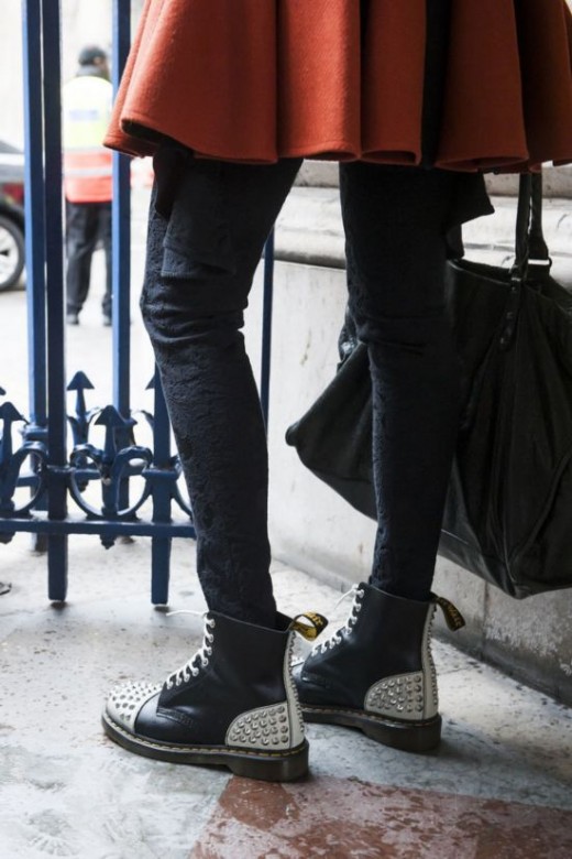 2014伦敦时装周街拍 皮鞋+方包打造初春潮流范儿