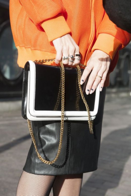 2014伦敦时装周街拍 皮鞋+方包打造初春潮流范儿