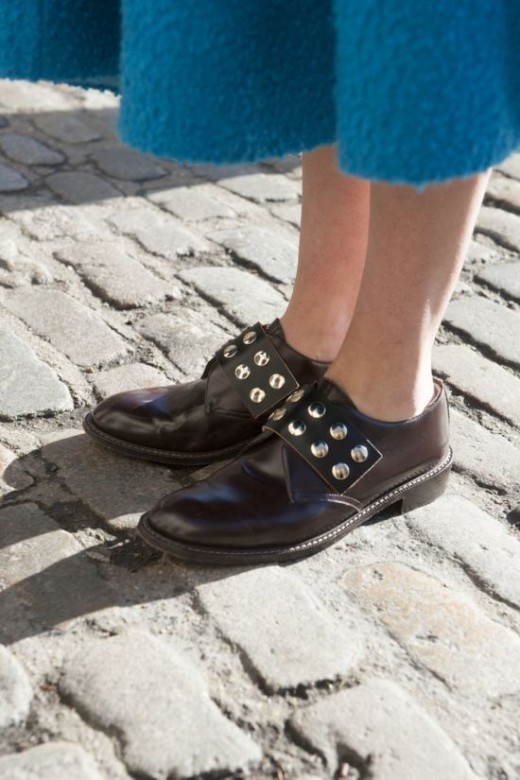2014伦敦时装周街拍 皮鞋+方包打造初春潮流范儿