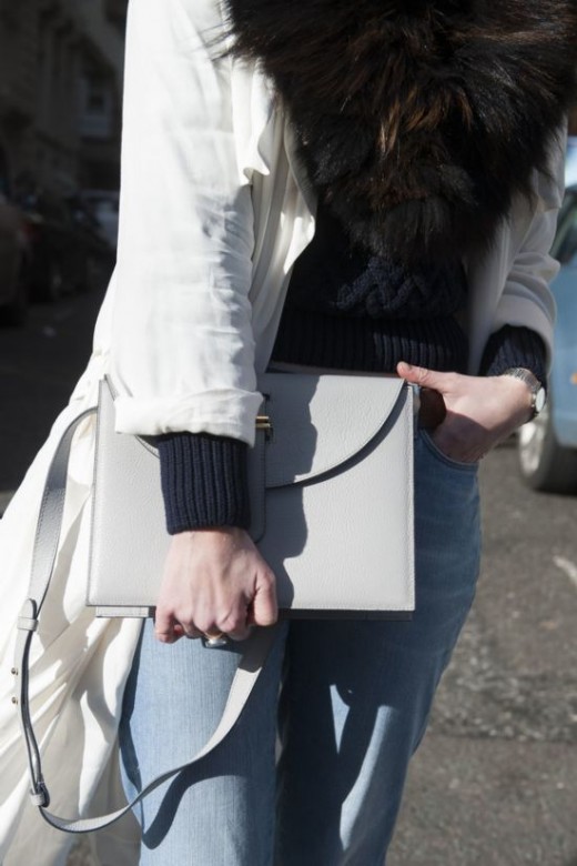 2014伦敦时装周街拍 皮鞋+方包打造初春潮流范儿