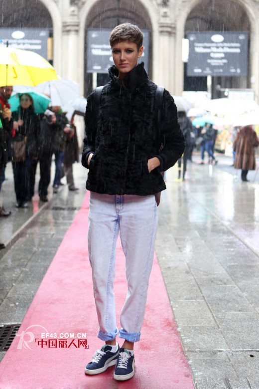 米兰时装周超模街拍 削瘦身材穿什么都好看