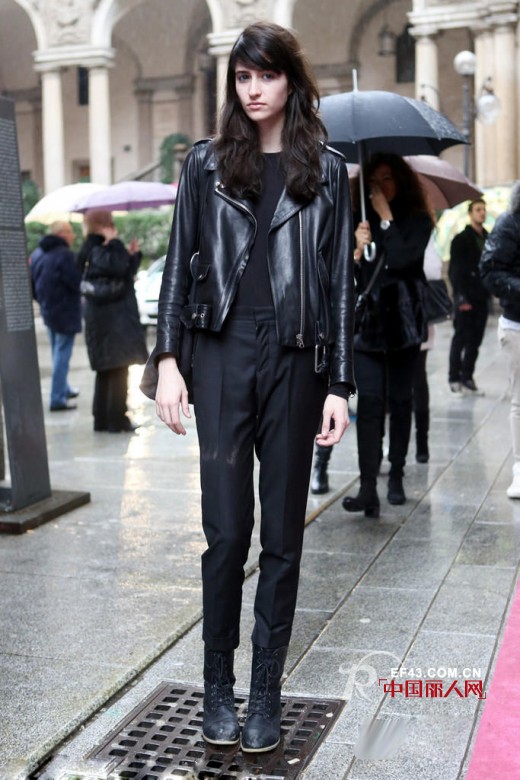 米兰时装周超模街拍 削瘦身材穿什么都好看