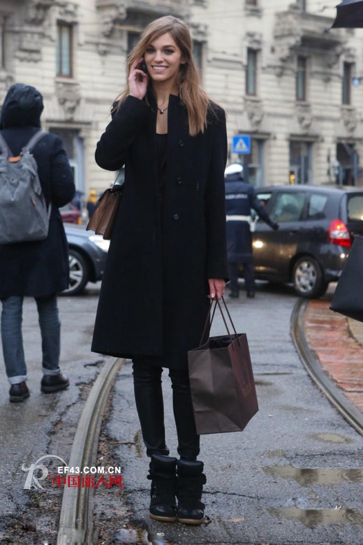 米兰时装周超模街拍 削瘦身材穿什么都好看