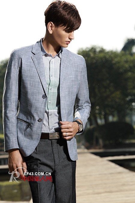 春季男士的西装加分搭配 选对色彩很重要