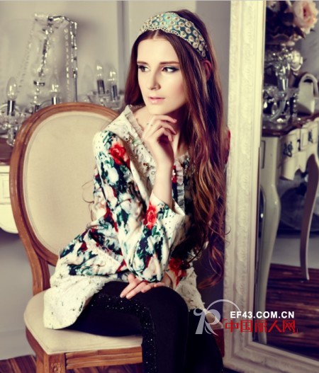 碎花连衣裙搭配 碎花款式怎么搭配