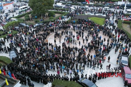 温岭强制关停多家小鞋厂 数千人围堵政府