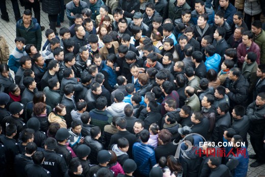 温岭强制关停多家小鞋厂 数千人围堵政府