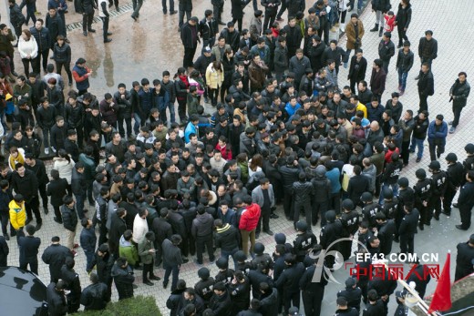 温岭强制关停多家小鞋厂 数千人围堵政府