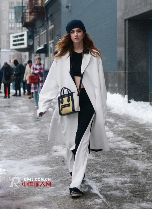 米兰时装周潮流街拍 黑白搭配倍儿潇洒